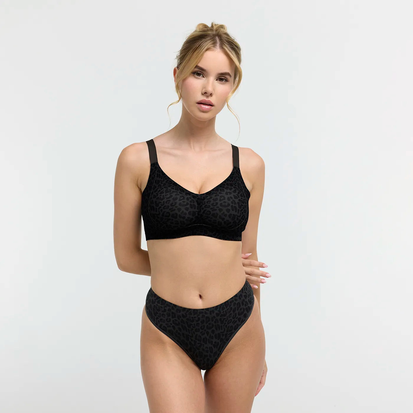 Das Model ist 1,73m groß und trägt Größe S.