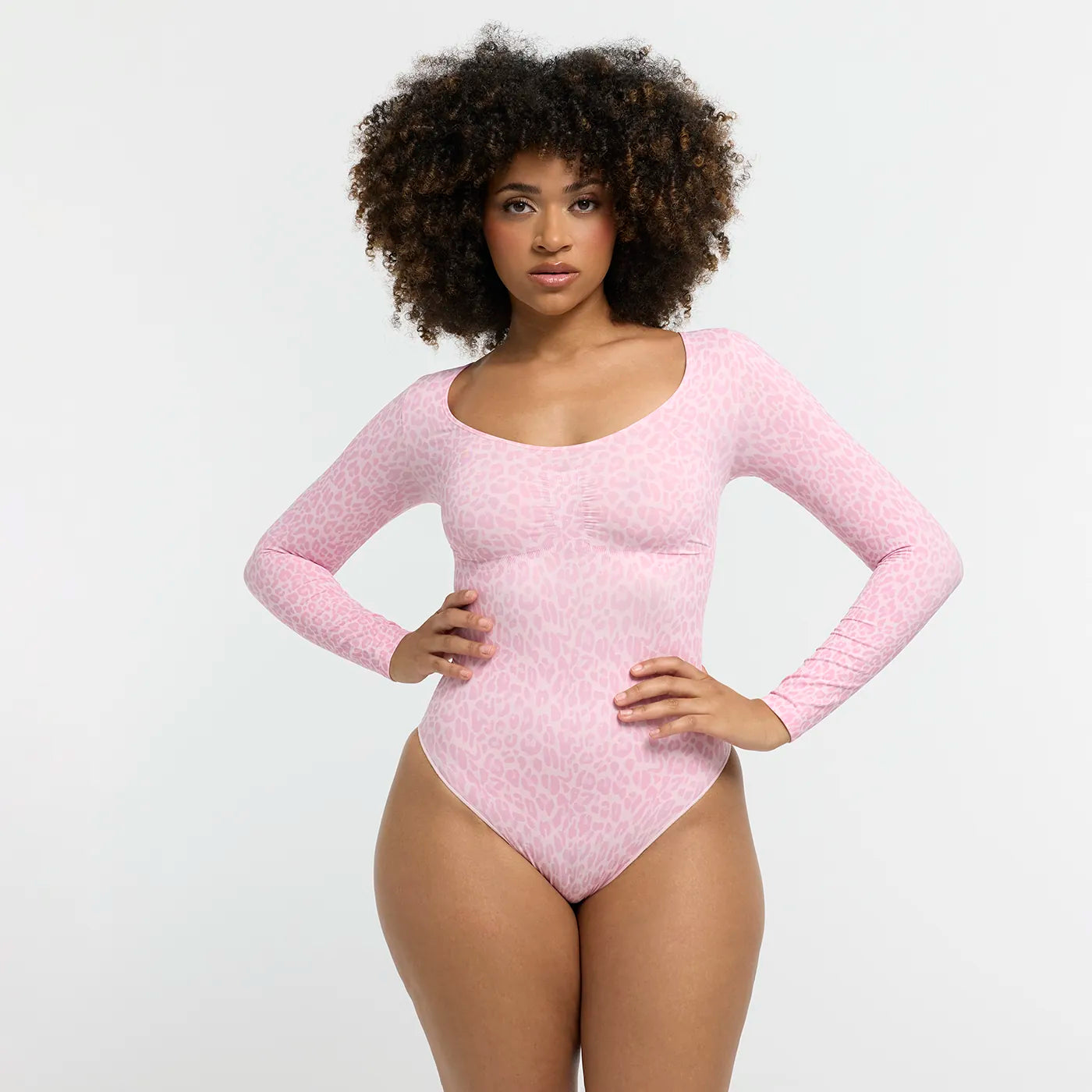 Das Model ist 1,77m groß und trägt Größe L.