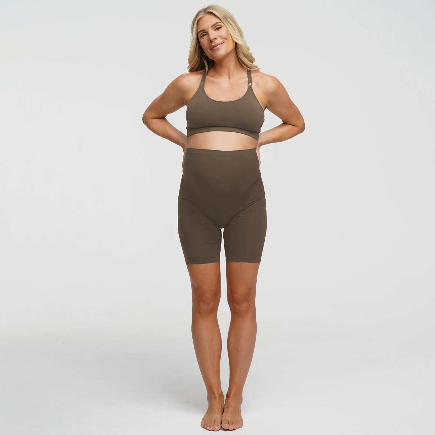 Seamless high-waisted maternity shorts
