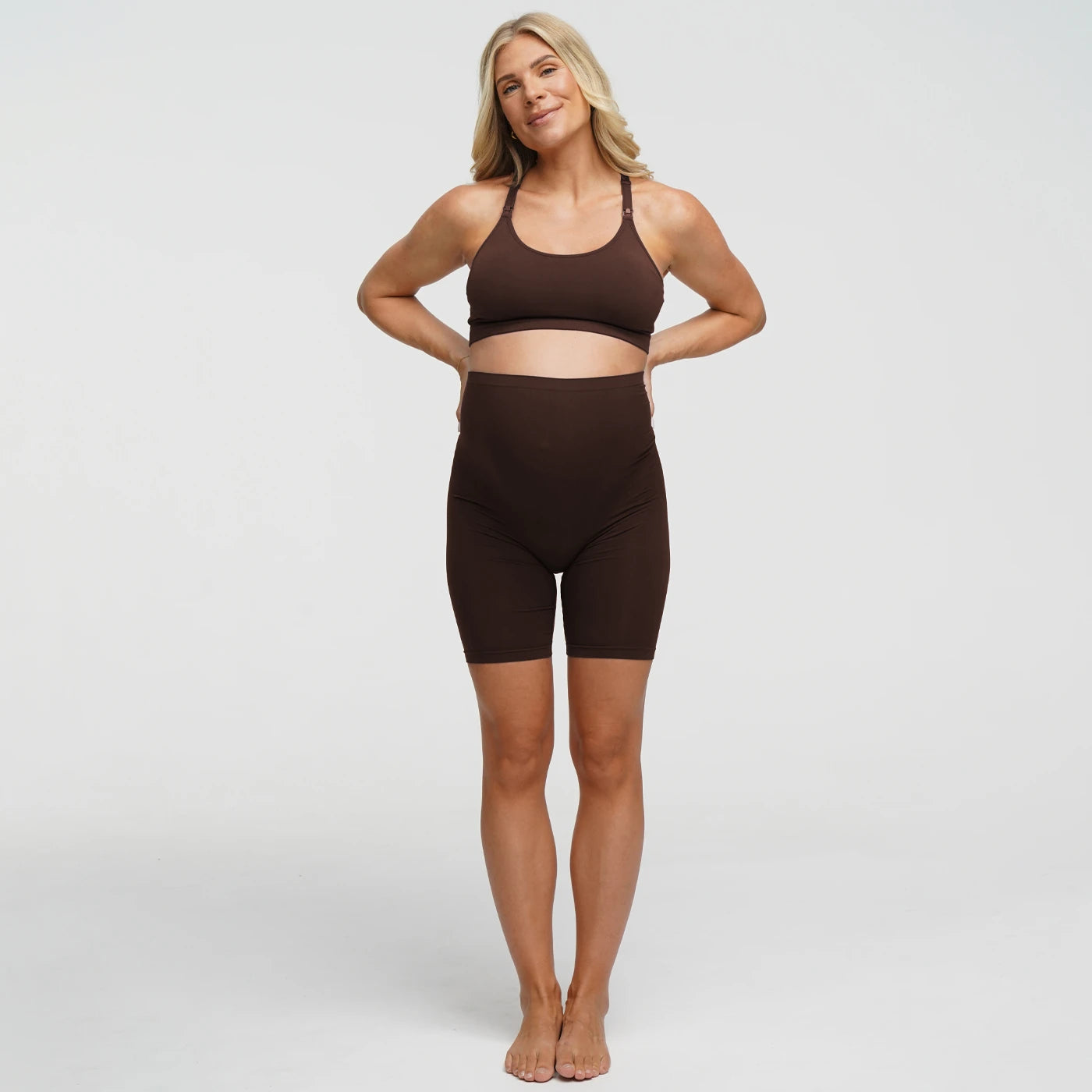 Seamless high-waisted maternity shorts