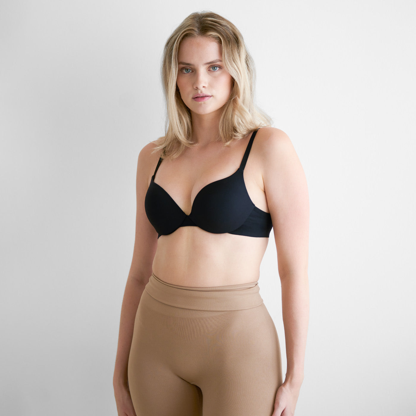 Pre-shaped push-up underwired bra