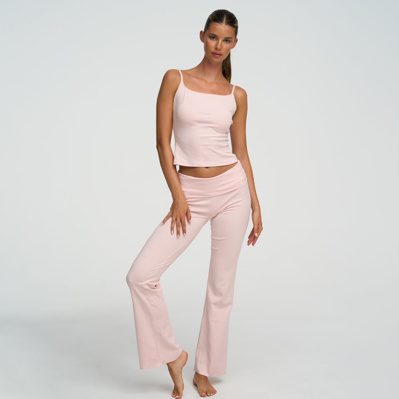 <div>Das Model ist 1,76m groß</div><span></span><div>und trägt Größe S</div>