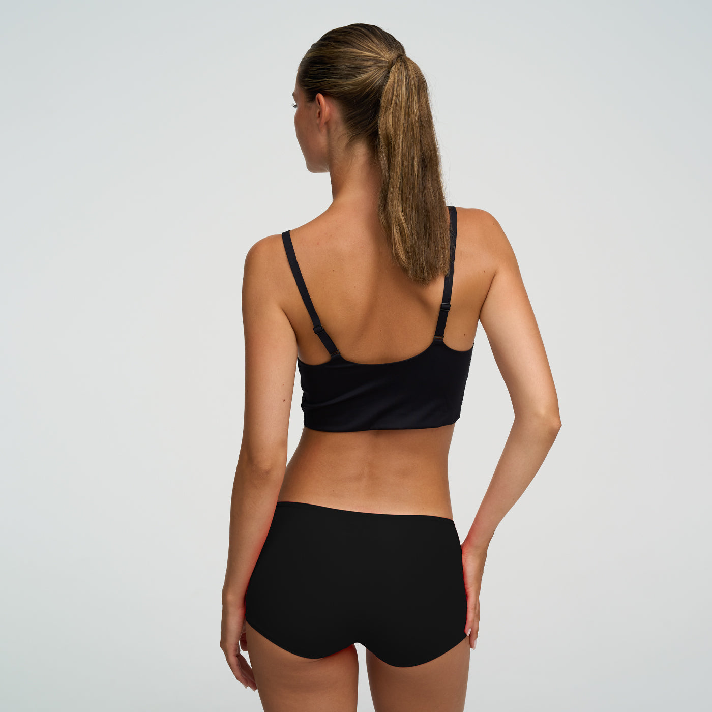 <div>Das Model ist 1,76m groß</div><span></span><div>und trägt Größe S</div>