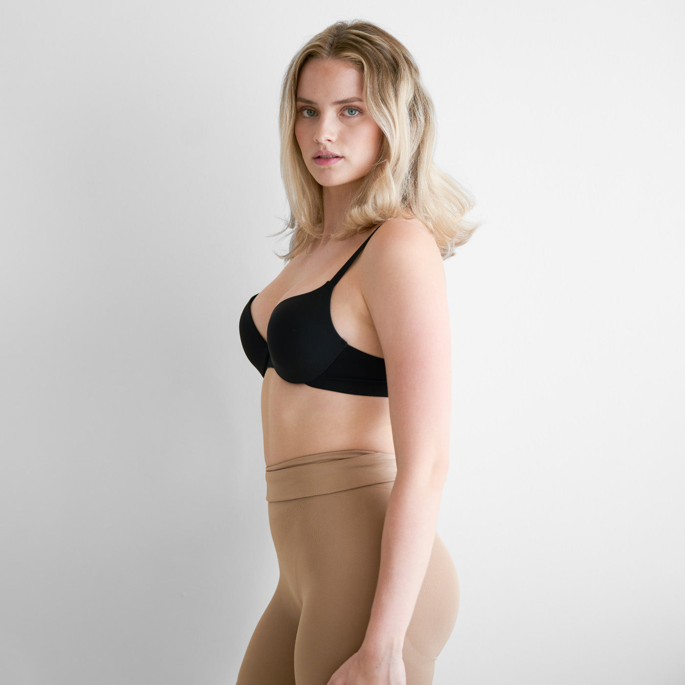 Molded push-up underwire bra