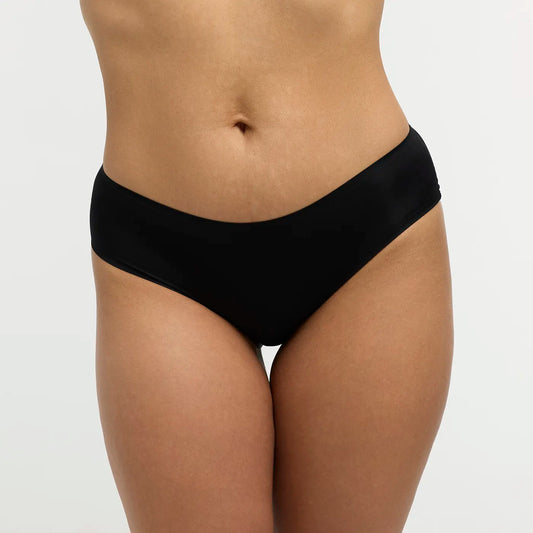 Das Model ist 1,67m groß und trägt Größe M.