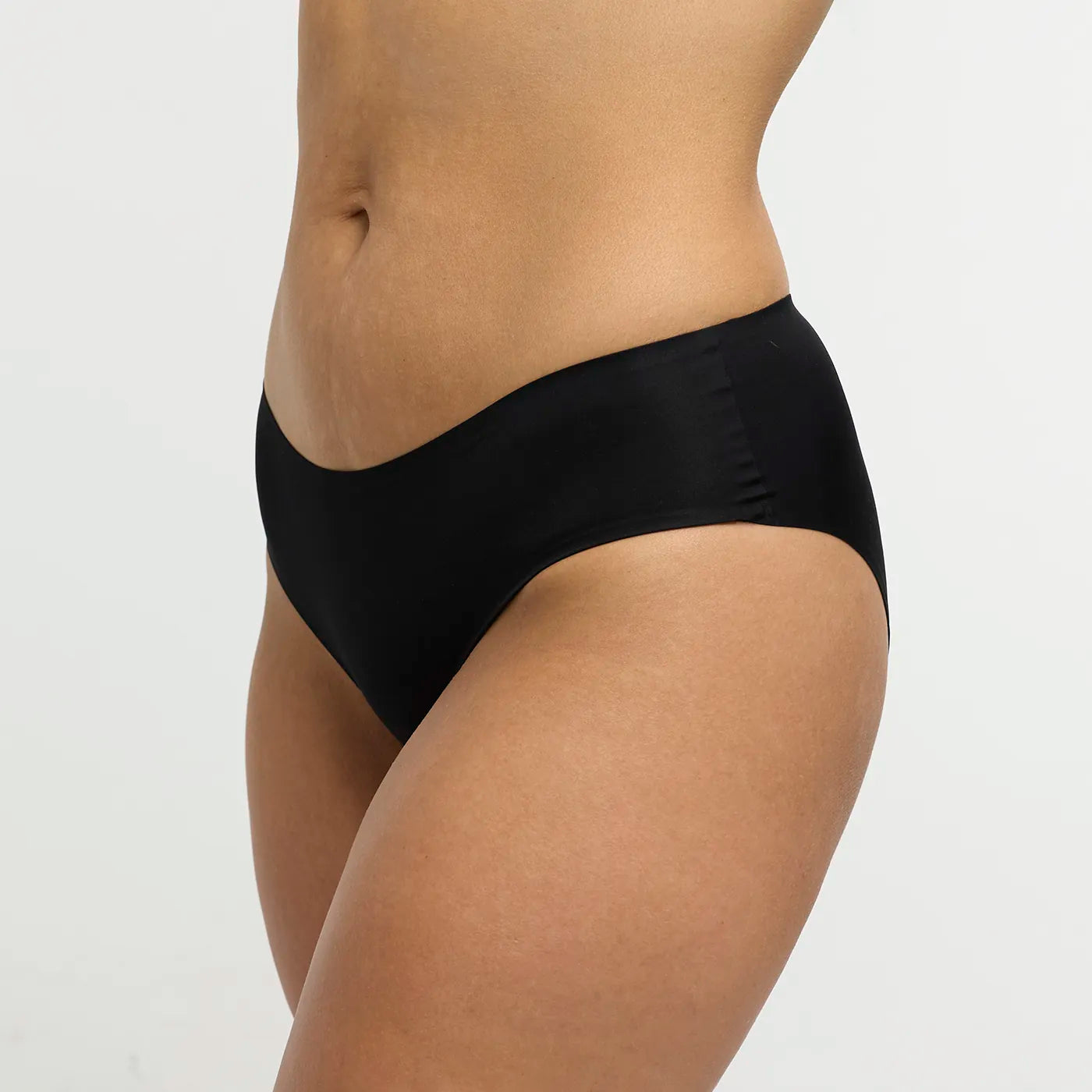 Das Model ist 1,67m groß und trägt Größe M.