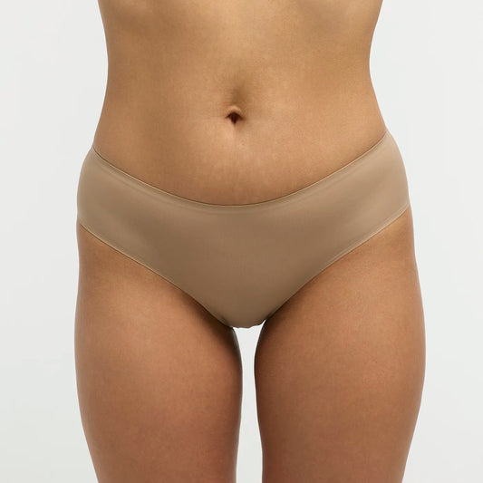 Das Model ist 1,67m groß und trägt Größe M.