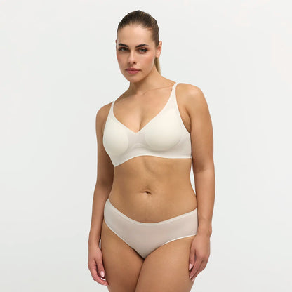 Das Model ist 1,67m groß und trägt Größe M.