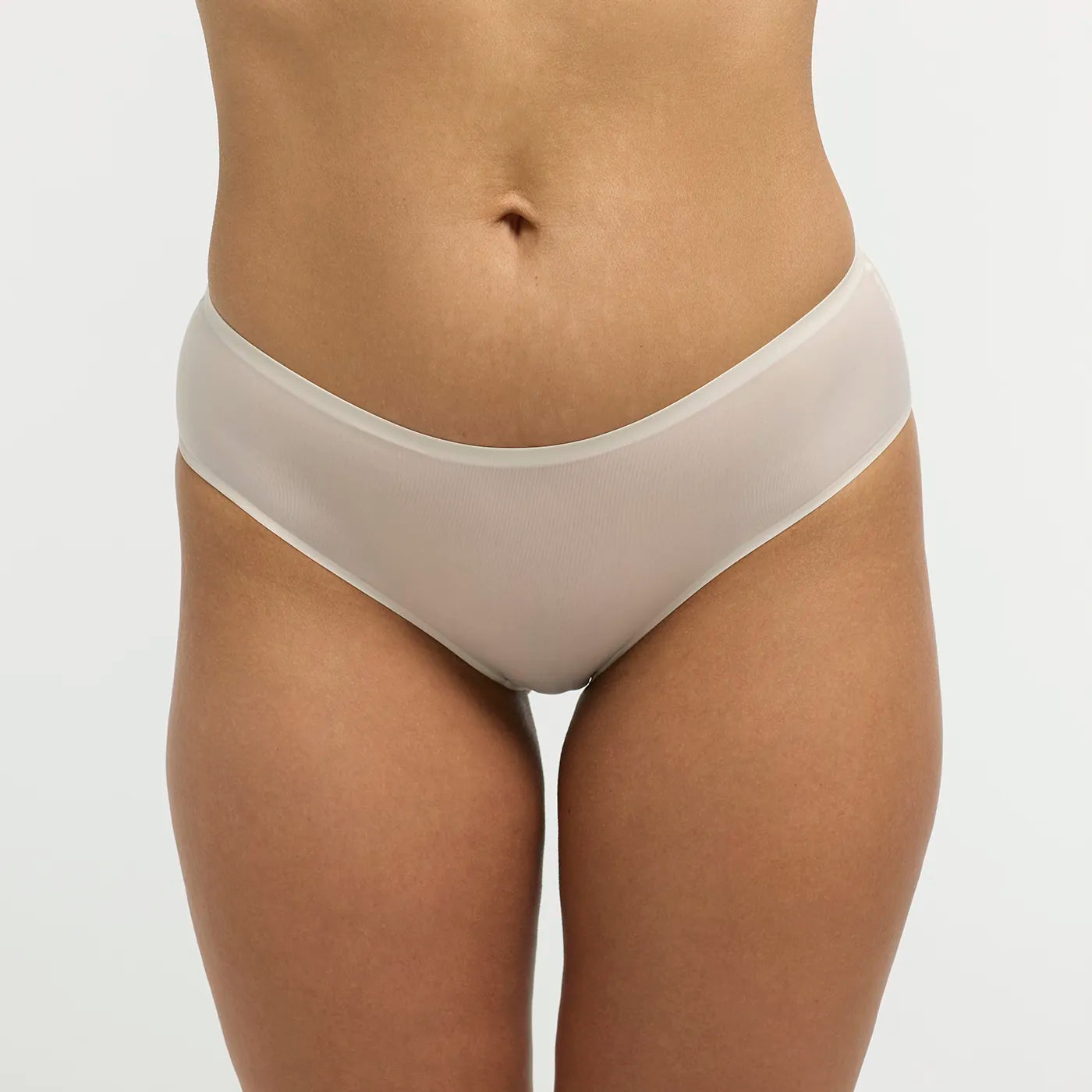 Das Model ist 1,67m groß und trägt Größe M.