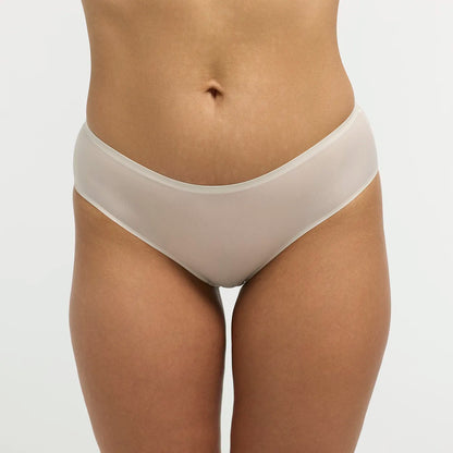 Das Model ist 1,67m groß und trägt Größe M.