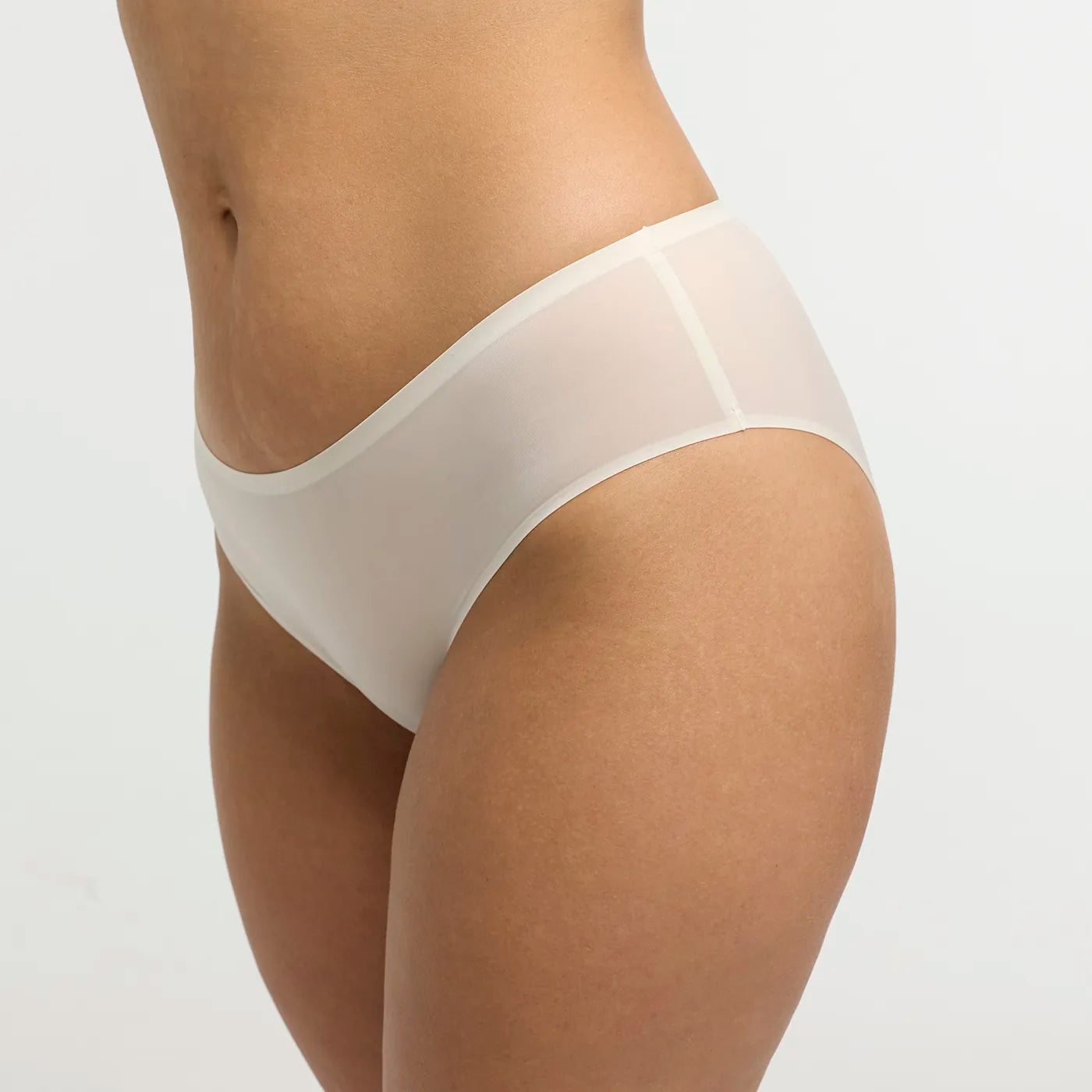 Das Model ist 1,67m groß und trägt Größe M.