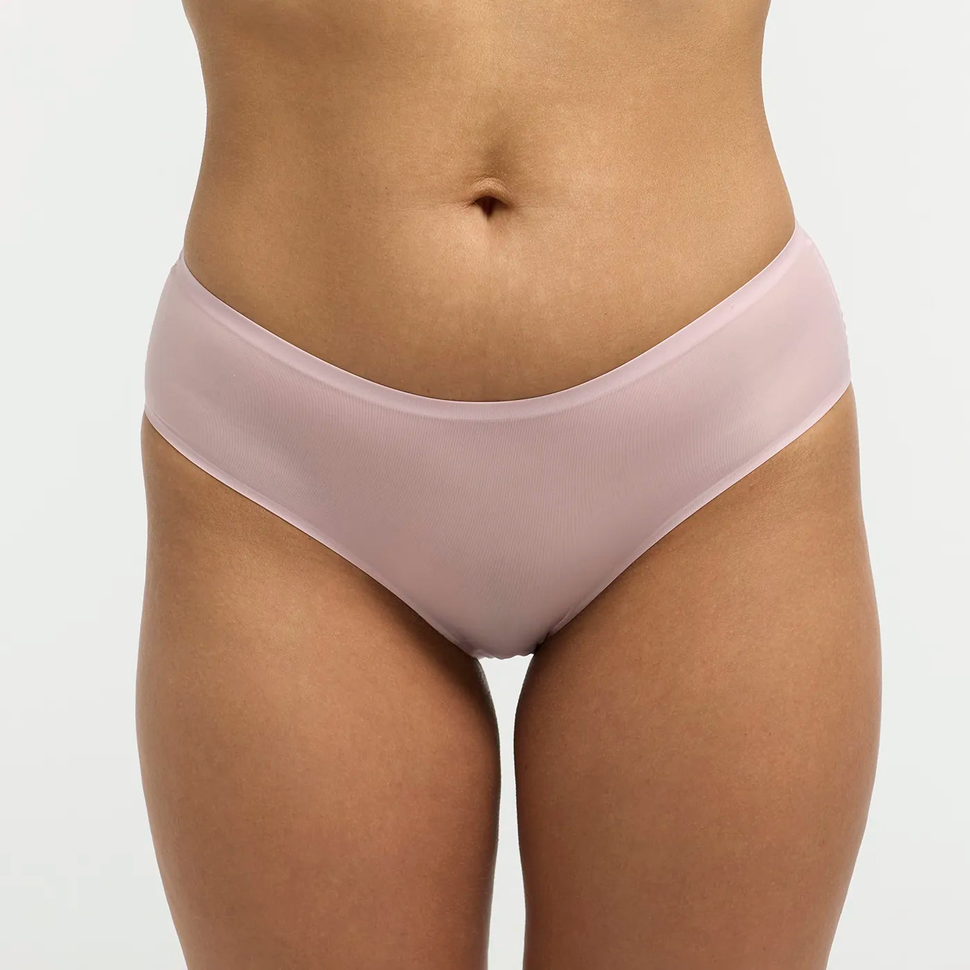 Das Model ist 1,67m groß und trägt Größe M.