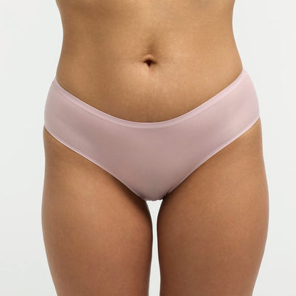 Das Model ist 1,67m groß und trägt Größe M.