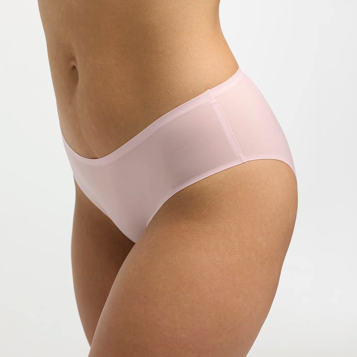 Das Model ist 1,67m groß und trägt Größe M.
