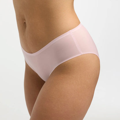 Das Model ist 1,67m groß und trägt Größe M.