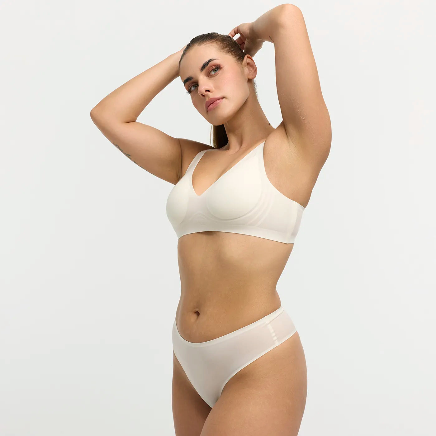 Das Model ist 1,67m groß und trägt Größe M.