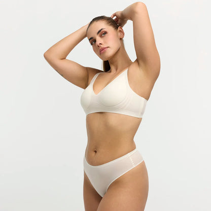 Das Model ist 1,67m groß und trägt Größe M.