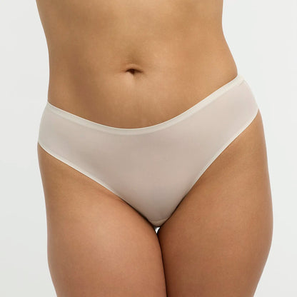 Das Model ist 1,67m groß und trägt Größe M.