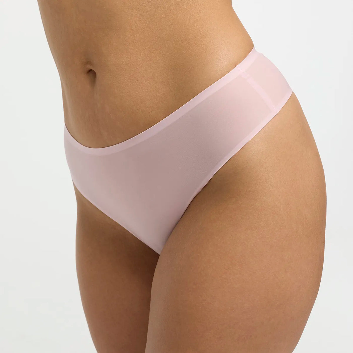 Das Model ist 1,67m groß und trägt Größe M.