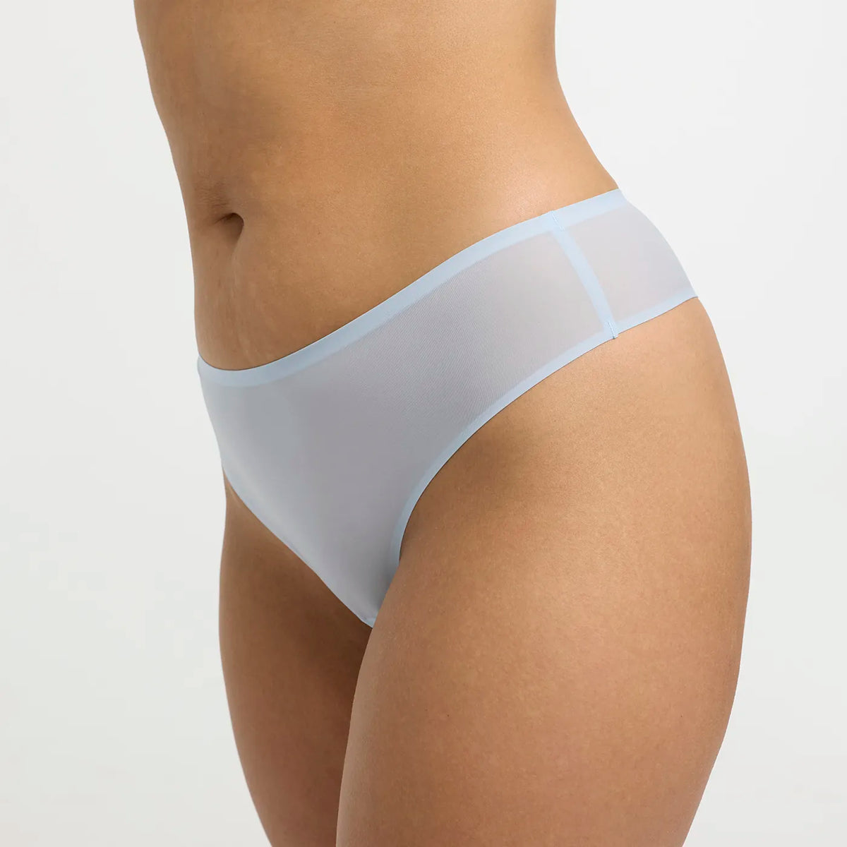 Das Model ist 1,67m groß und trägt Größe M.