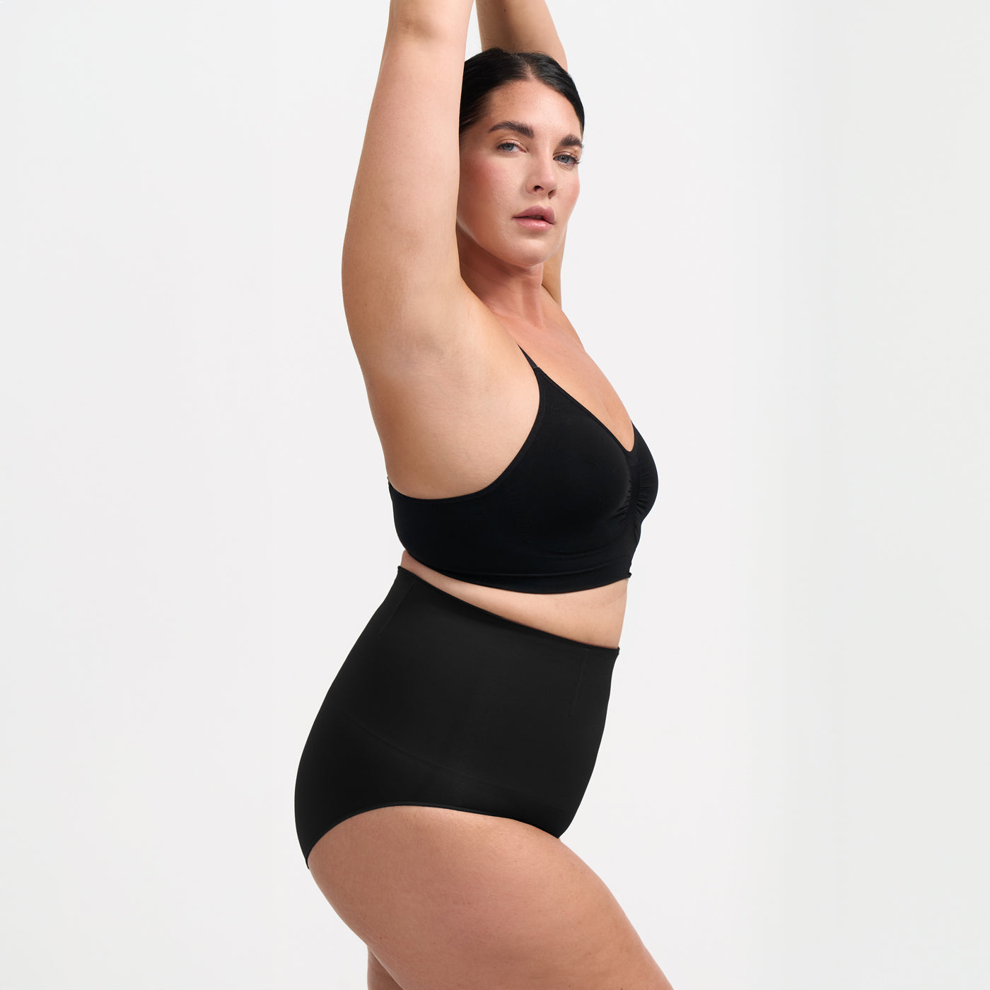 Das Model ist 1,77m groß und trägt Größe 2XL