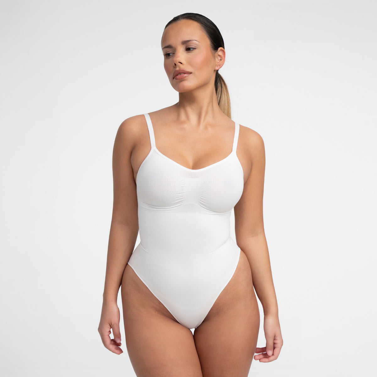Das Model ist 1,65m groß und trägt Größe M.