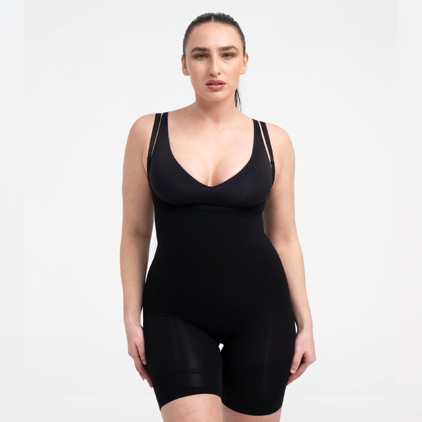 Das Model ist 1,73m groß und trägt Größe L.