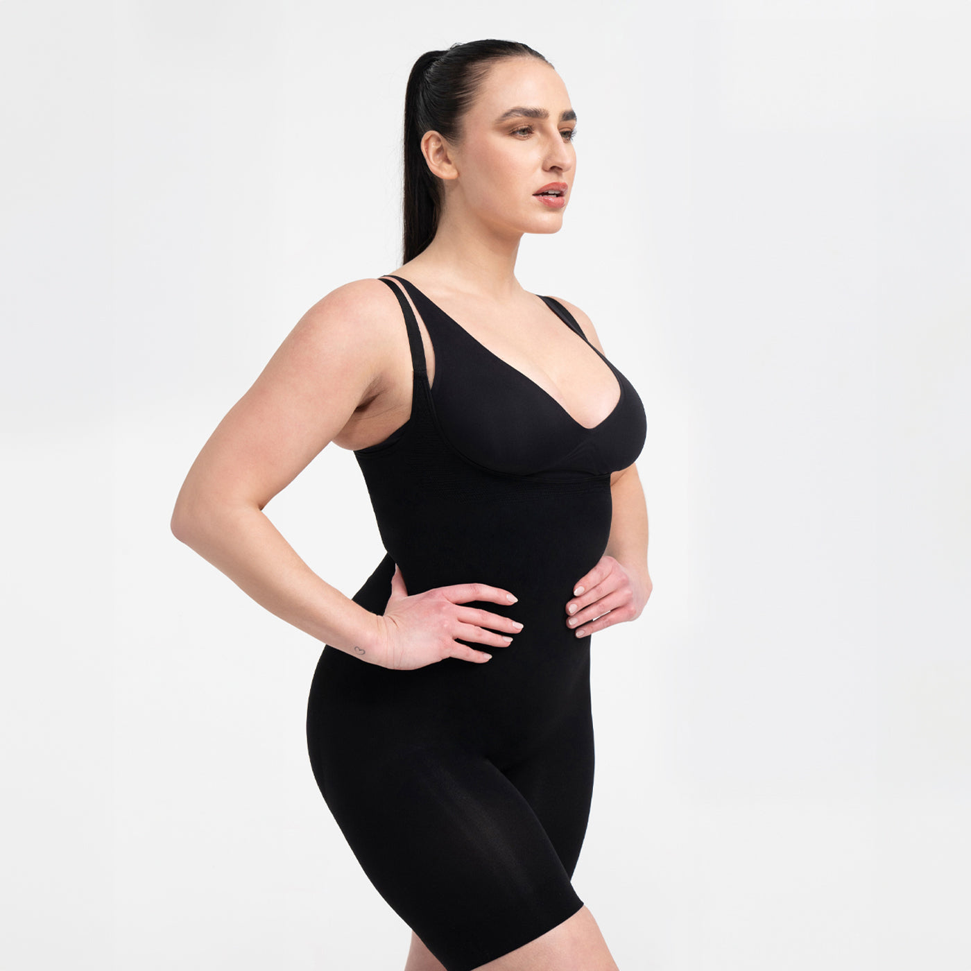 Das Model ist 1,73m groß und trägt Größe L.
