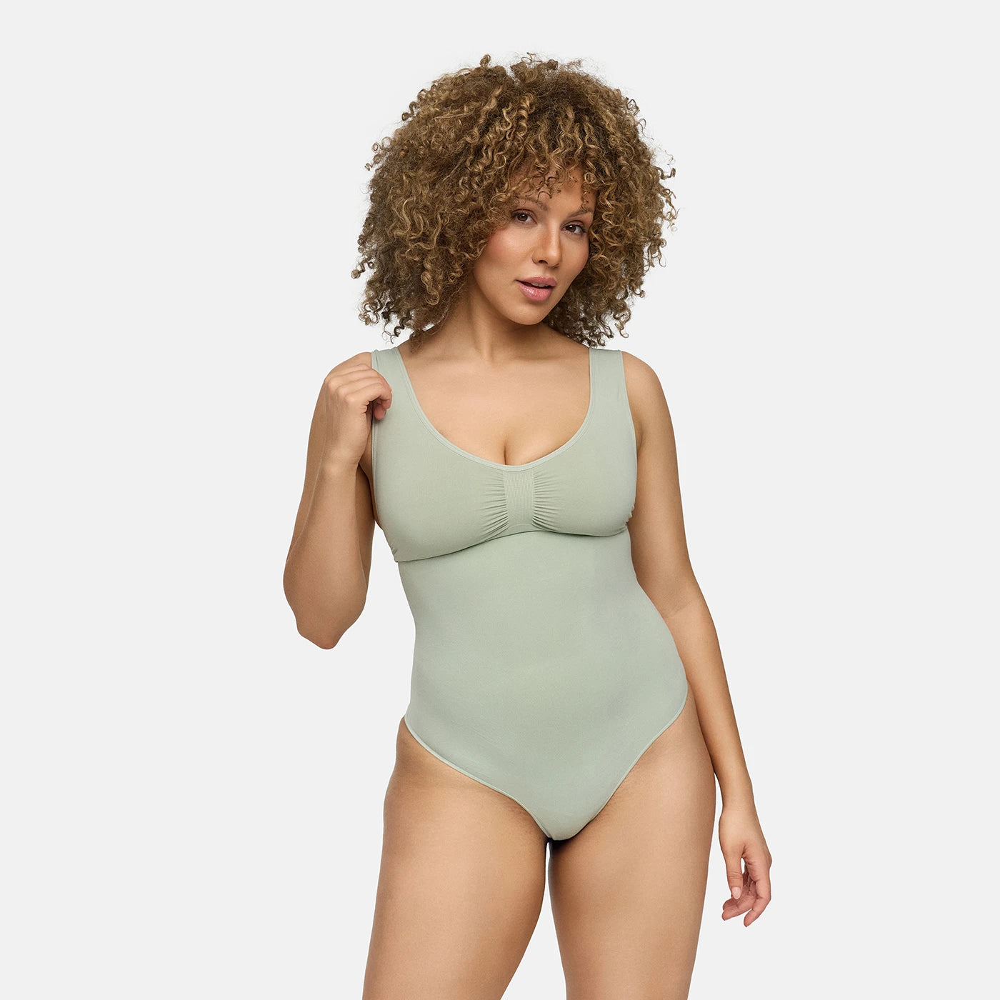 Das Model ist 1,74m groß und trägt Größe L