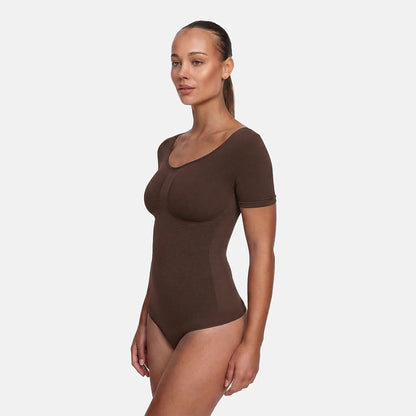 Das Model ist 1,78m groß und trägt Größe S