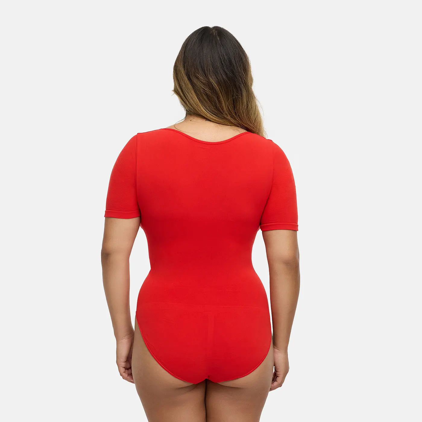 Das Model ist 1,61 m groß und trägt Größe 2XL