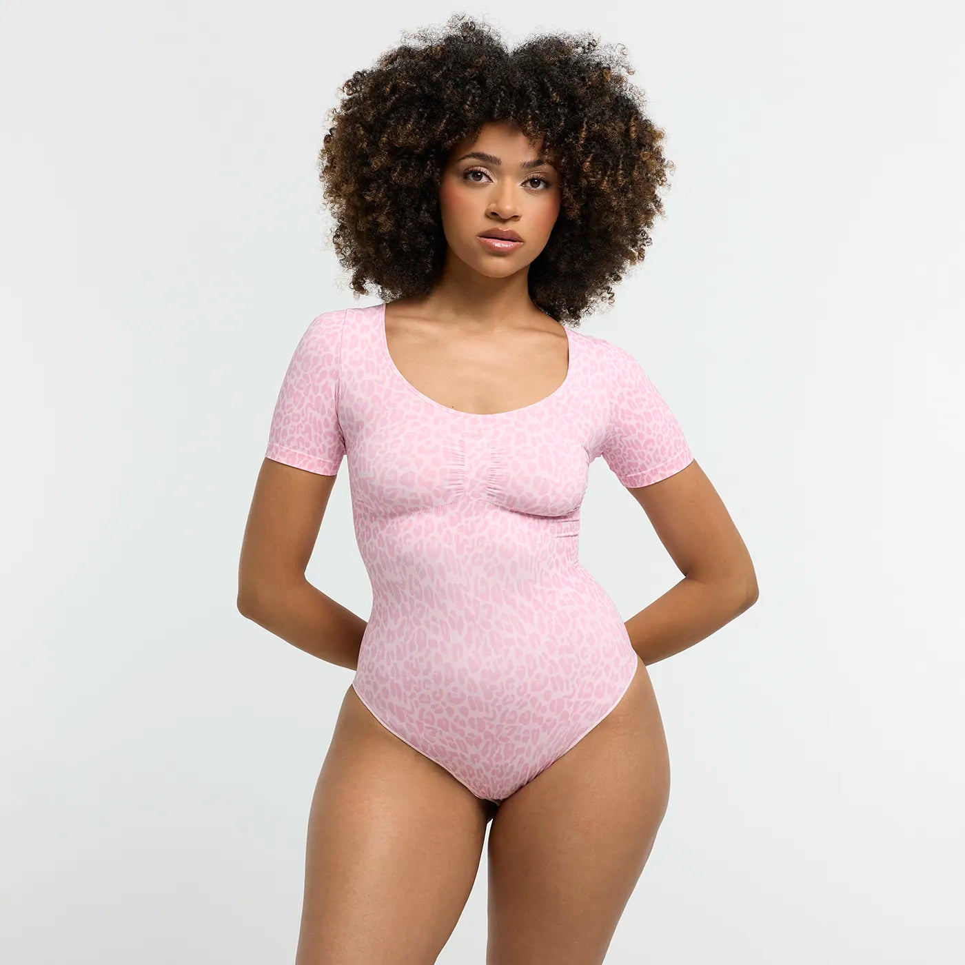 Das Model ist 1,77m groß und trägt Größe L.