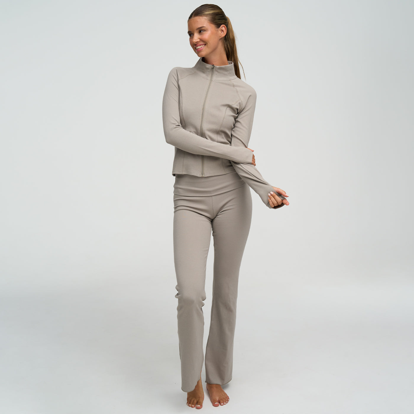  <div>Das Model ist 1,76m groß</div><span></span><div>und trägt Größe S</div>