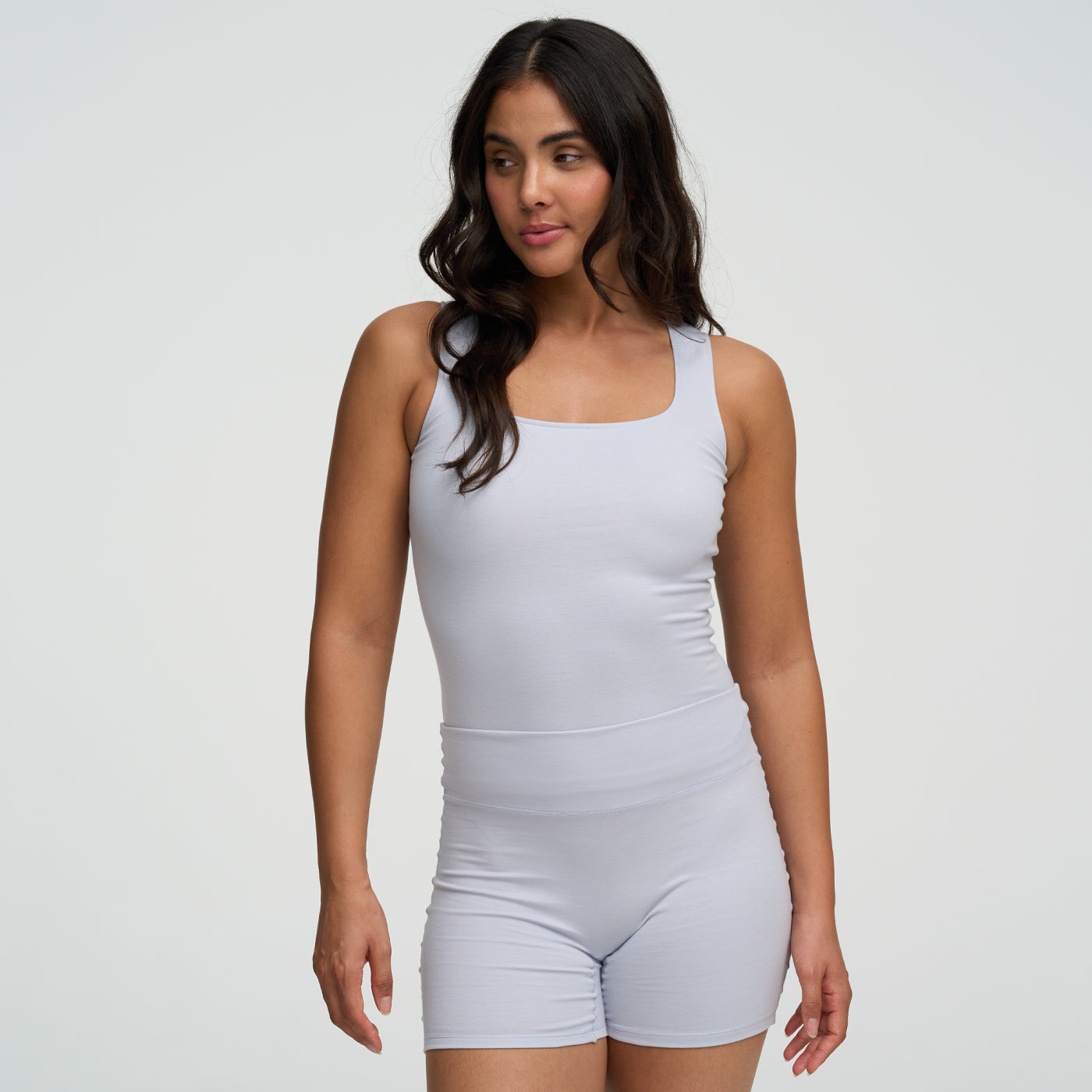 <div>Das Model ist 1,72m groß</div><span></span><div>und trägt Größe S</div>