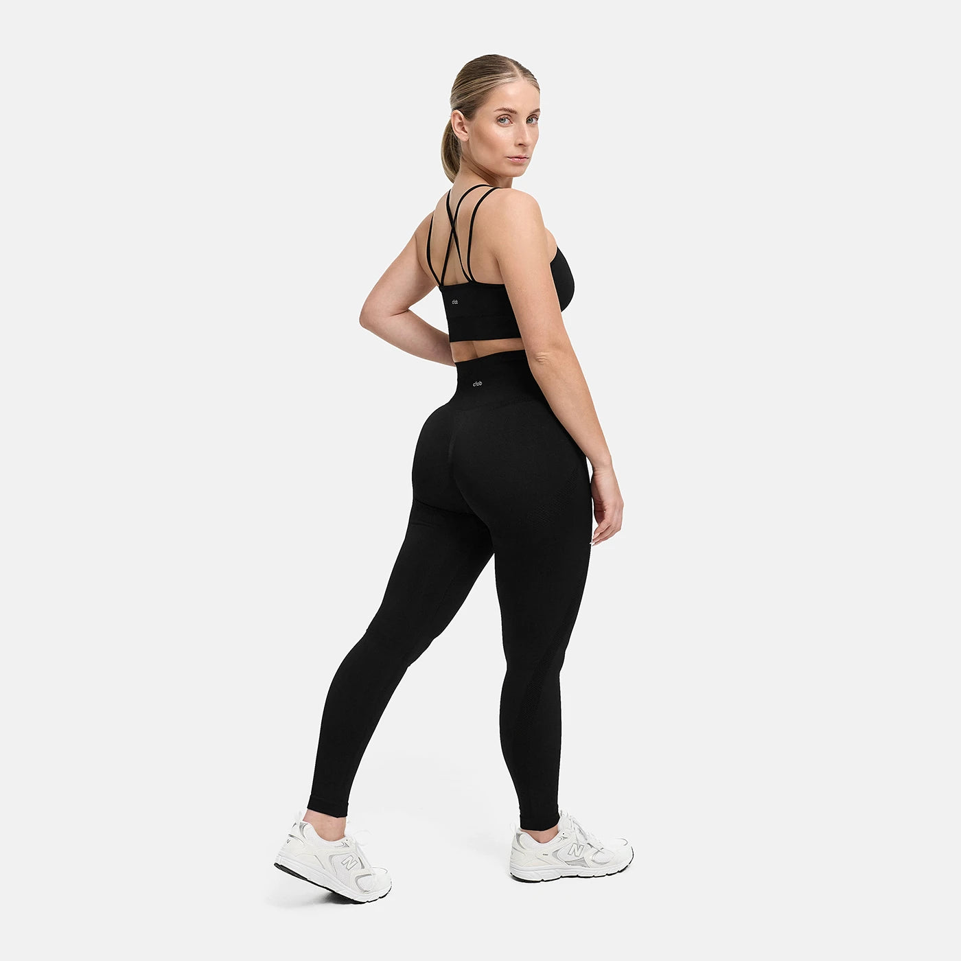 ContourLift Seamless Crossover Sports Bra