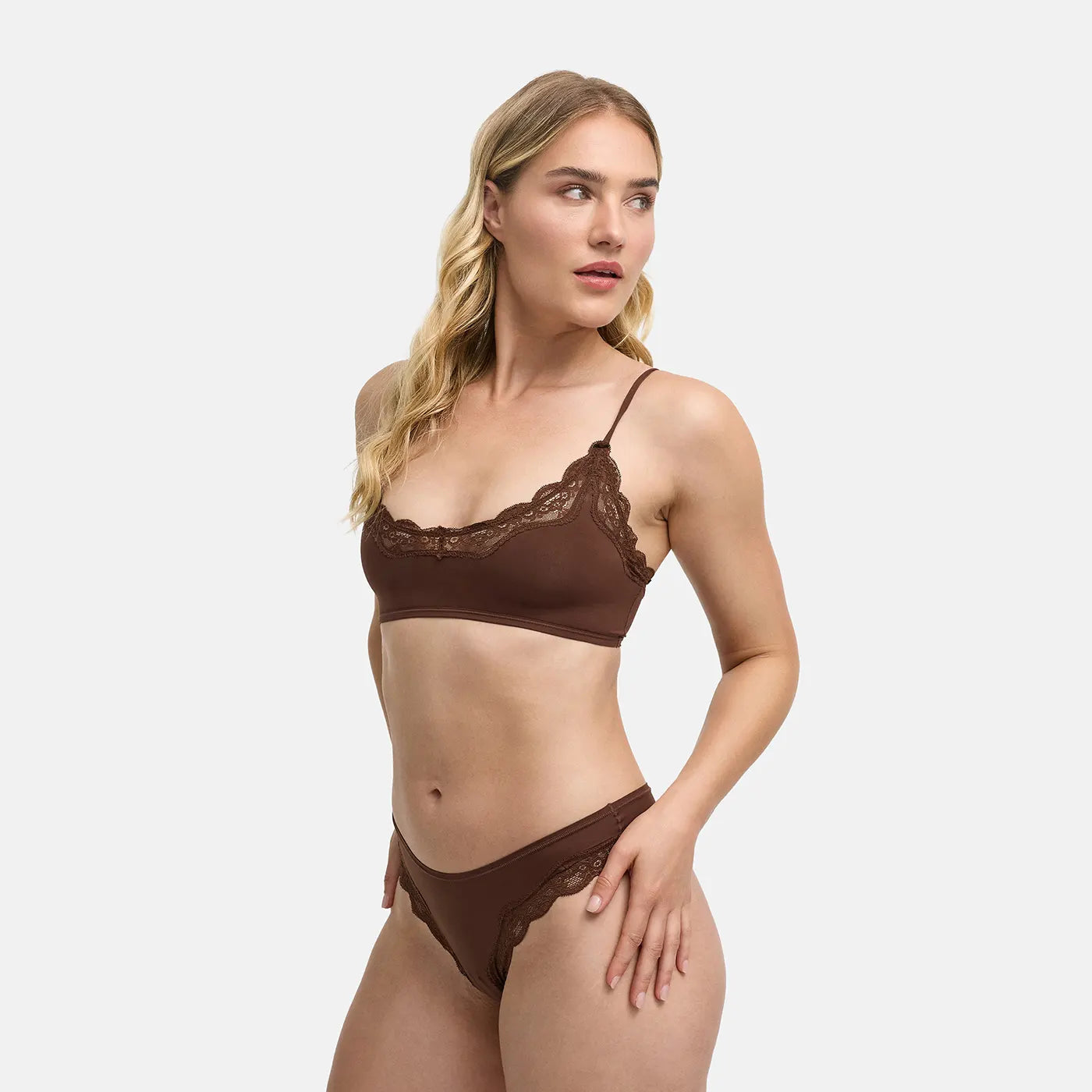 Das Model ist 1,76m groß und trägt Größe XS