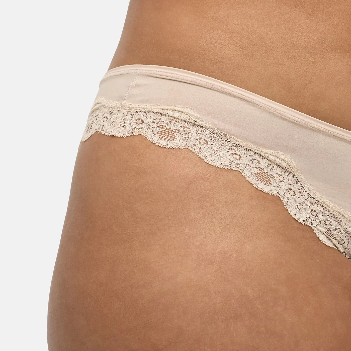 Das Model ist 1,78m groß und trägt Größe XL