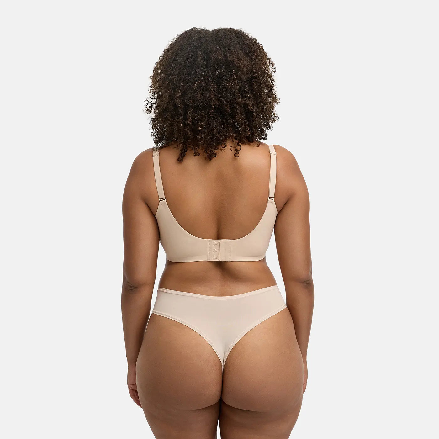 Das Model ist 1,78m groß und trägt Größe XL
