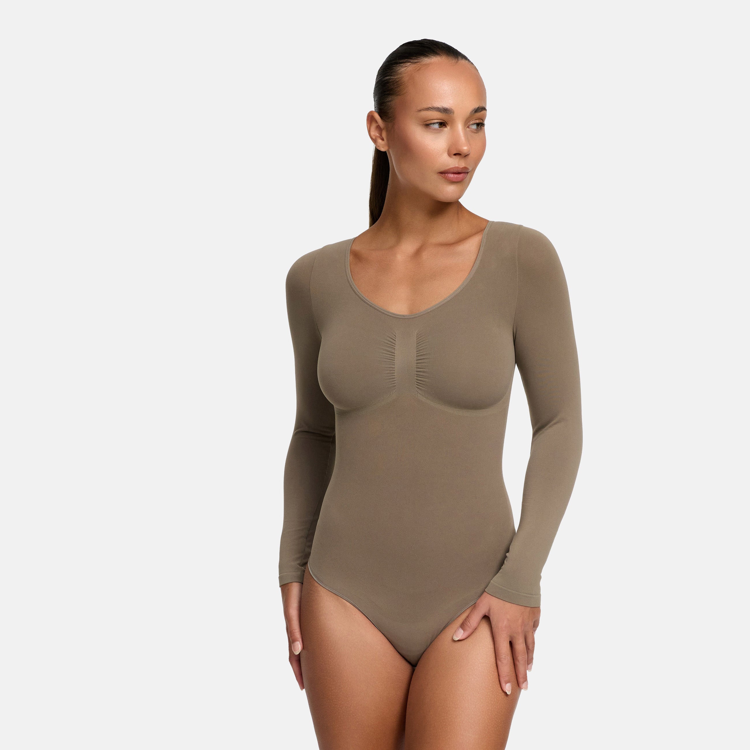 Bodysuit formende shapewear med lange ærmer og snøre