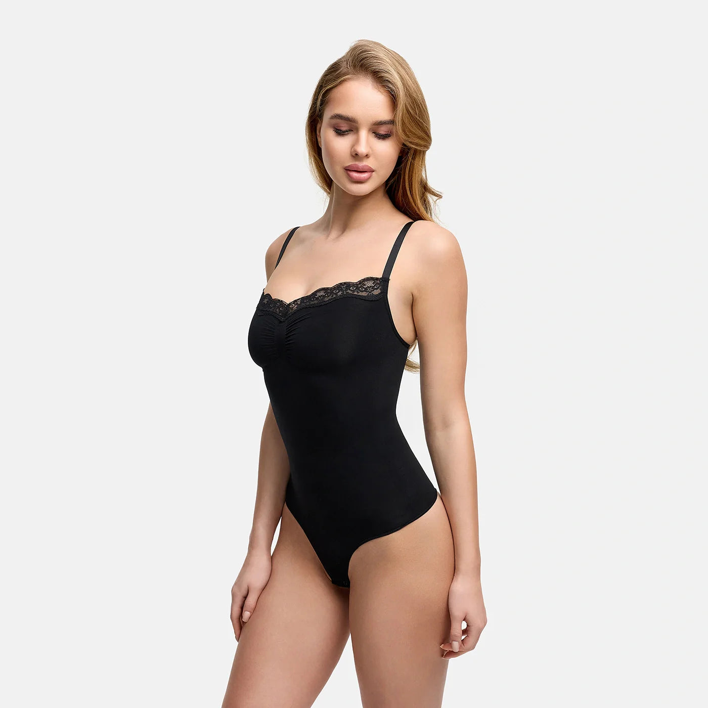Bodysuit formende shapewear med blonder