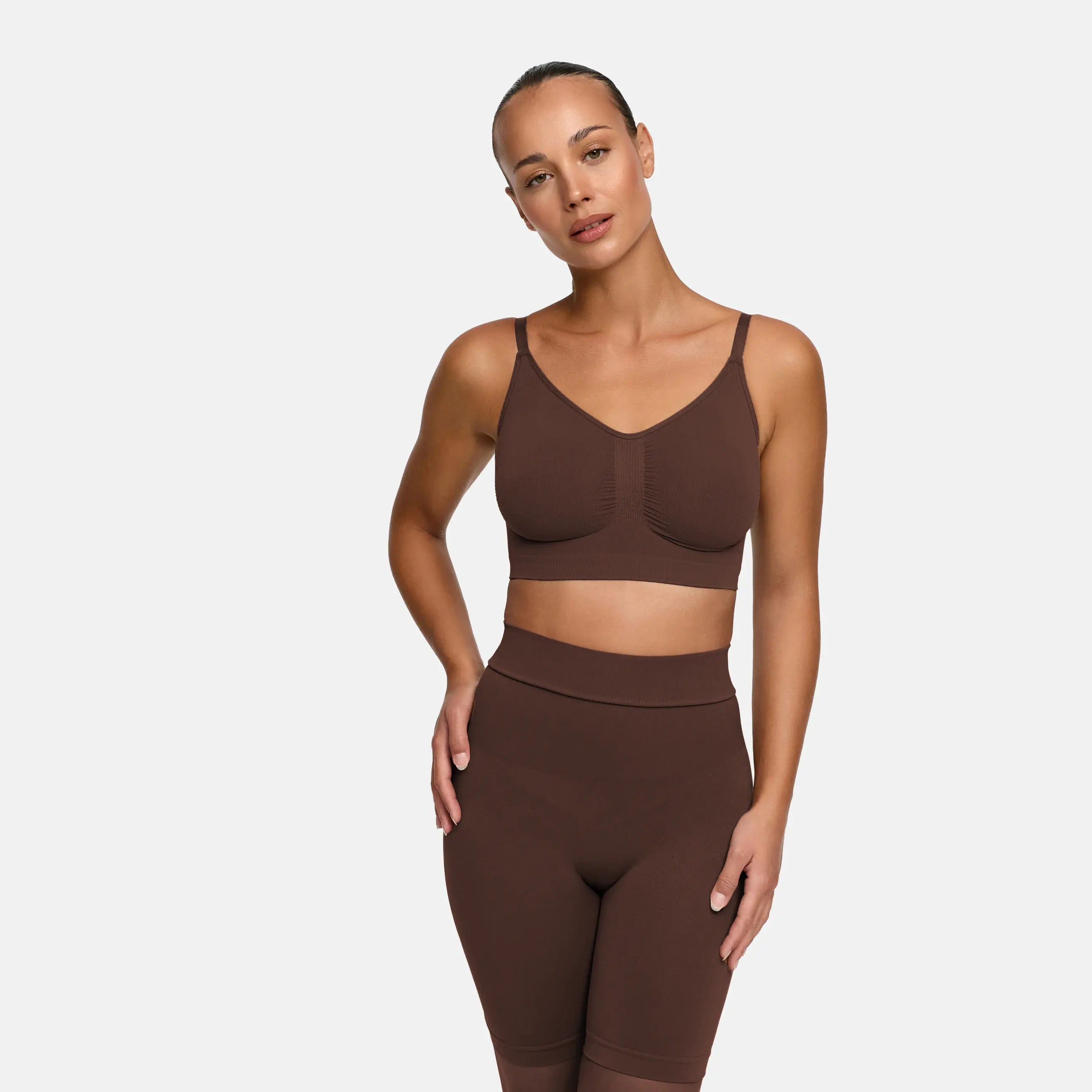 Højtaljede formende shorts