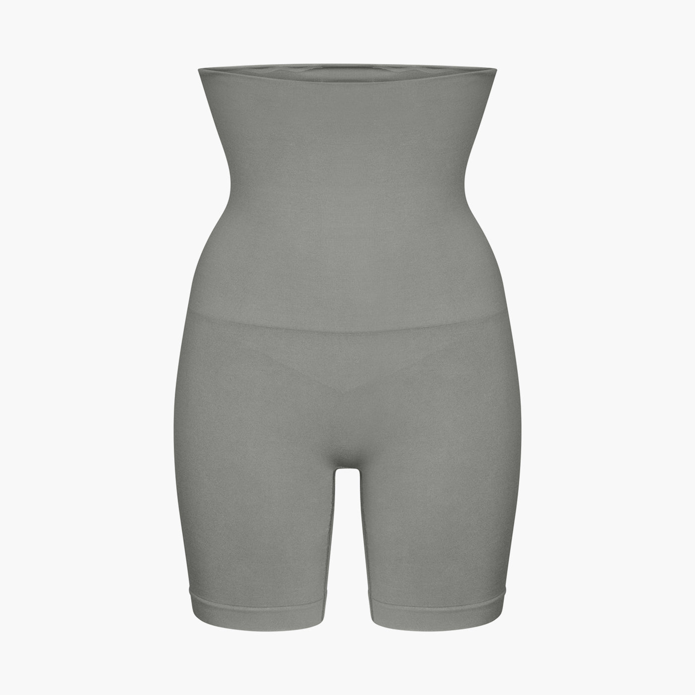 Højtaljede, formende shorts