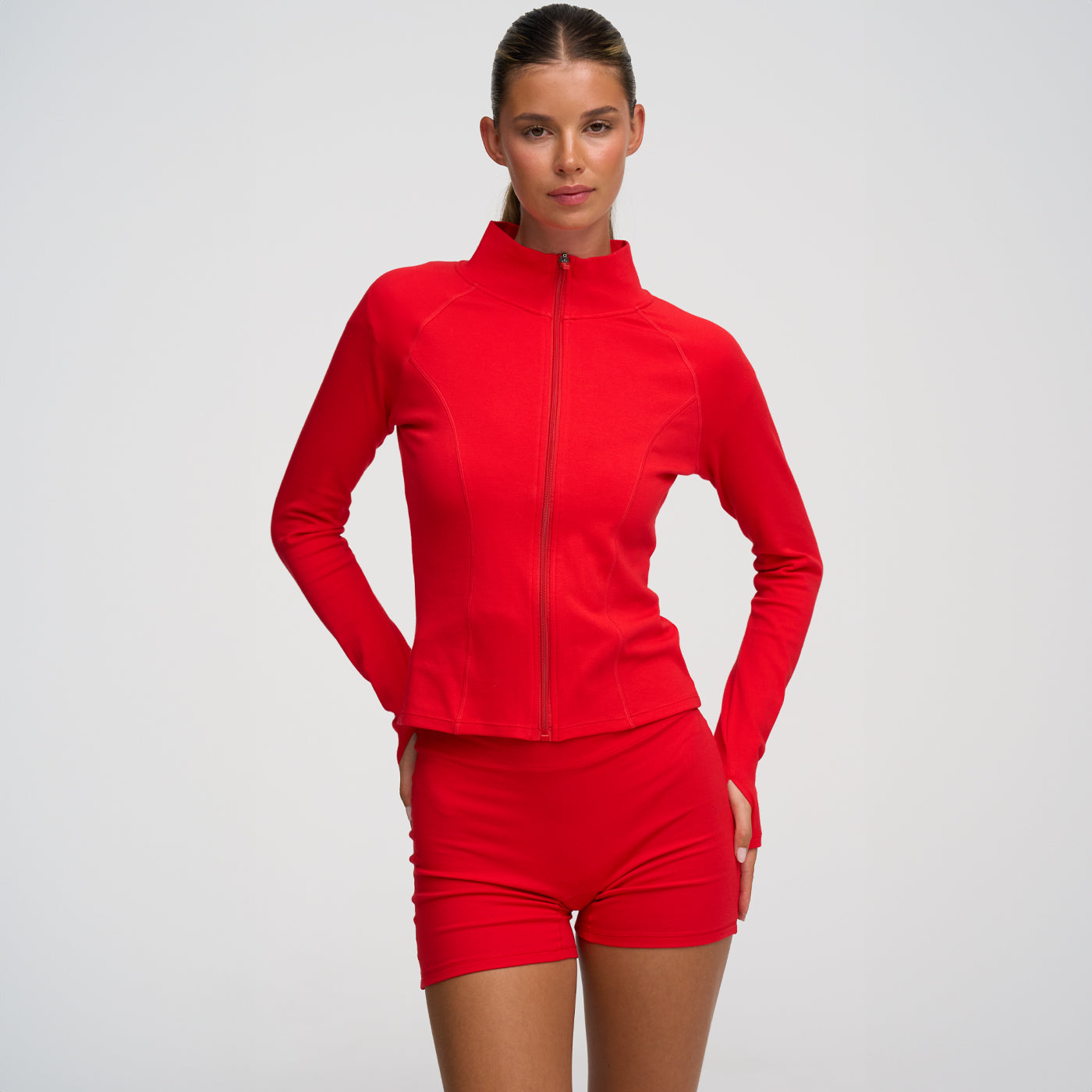  <div>Das Model ist 1,76m groß</div><span></span><div>und trägt Größe S</div>