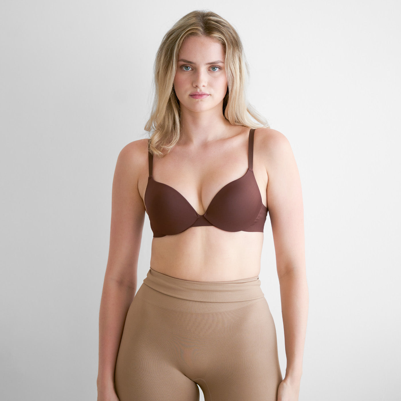 Pre-shaped push-up underwired bra