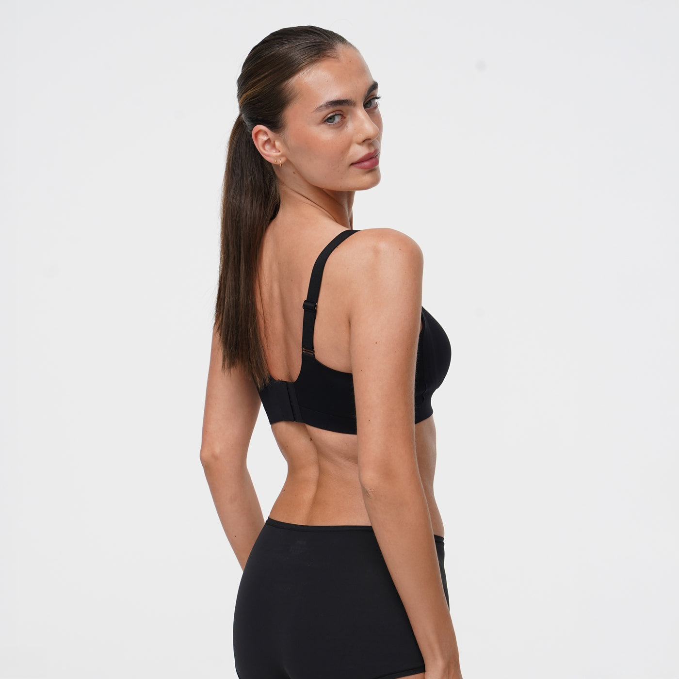 Seamless compact push-up bra