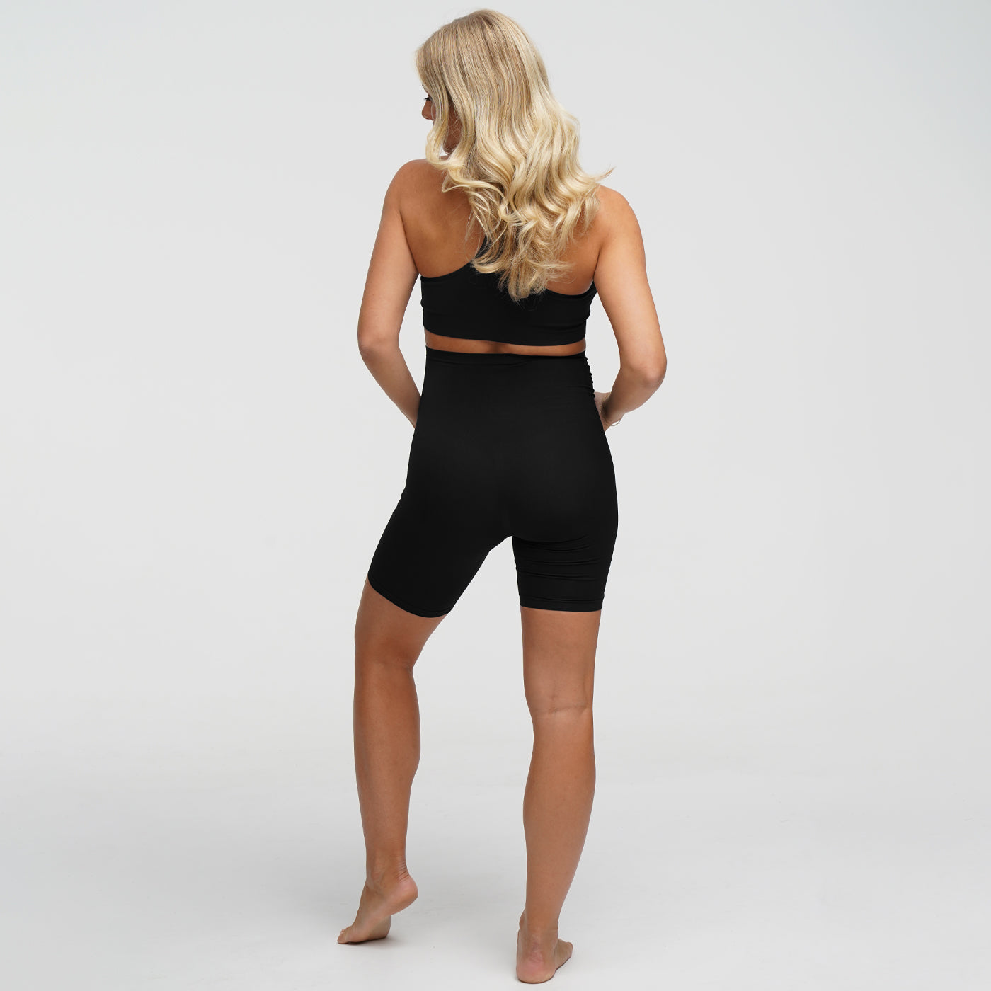 Seamless maternity shorts with a high waistband