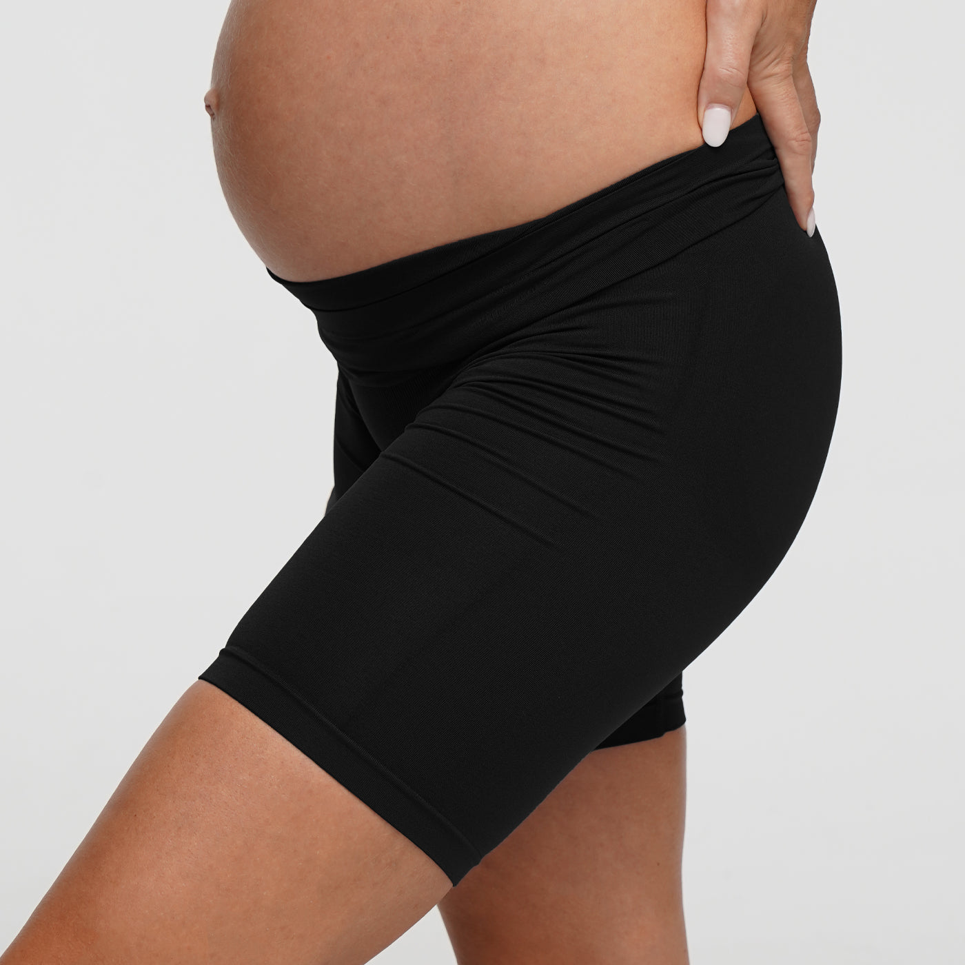 Seamless maternity shorts with a high waistband