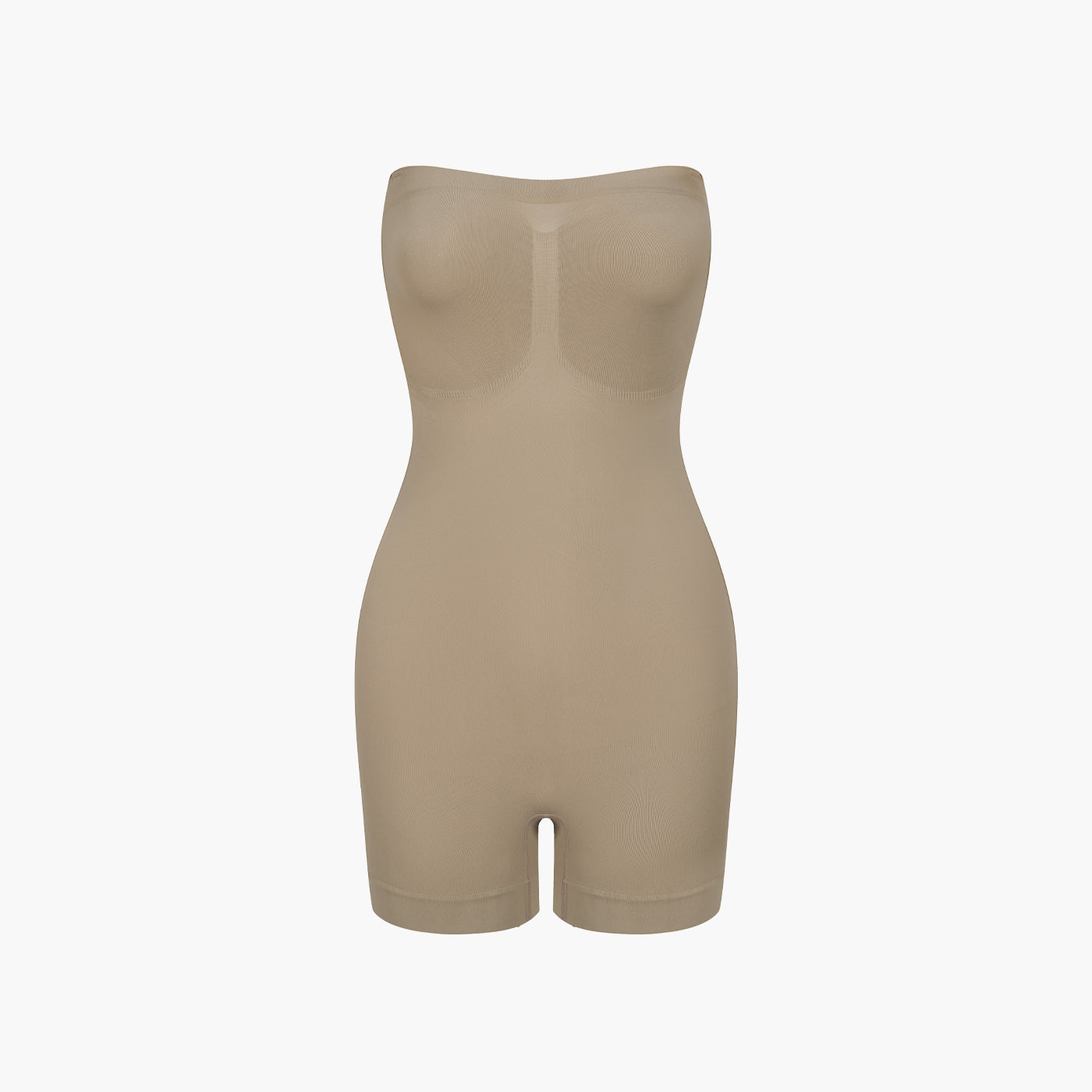 Olkaimeton bodysuit veistävä shapewear shortseineen