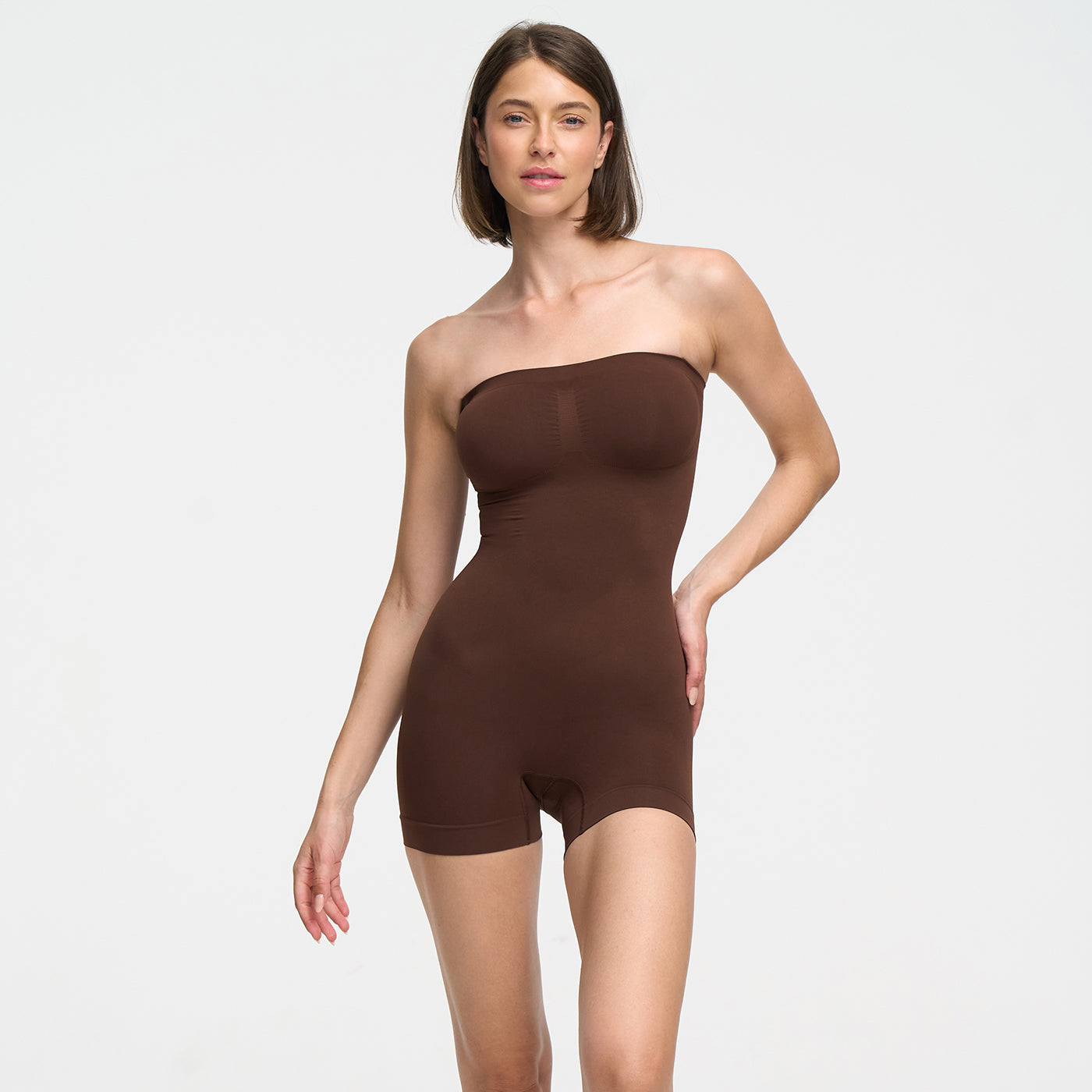 Stroppløs bodysuit med shapewear og shorts