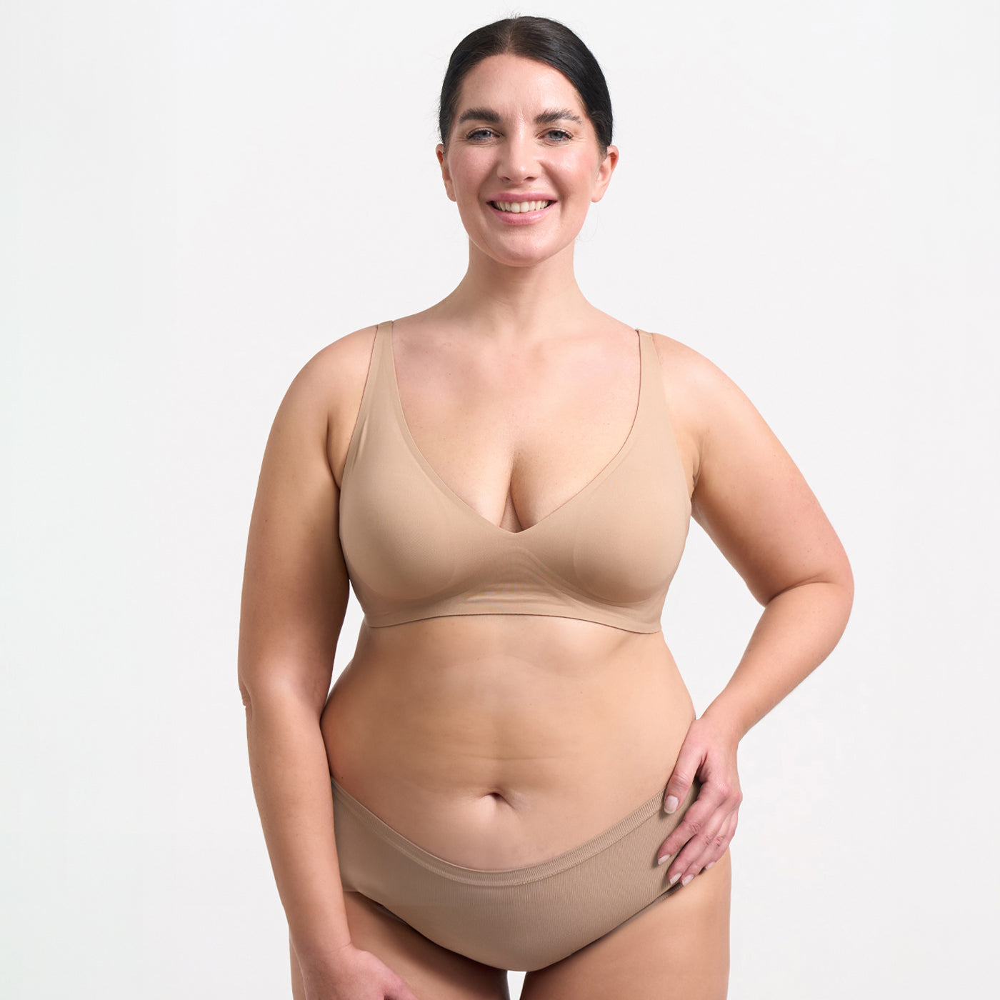 <div>Das Model ist 1,77m groß</div><span></span><div>und trägt Größe XL</div>